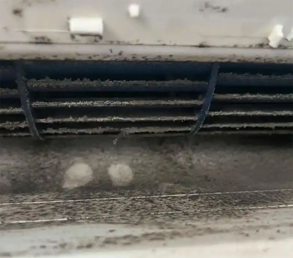 南京空调吹的风有股烧焦味是怎么回事